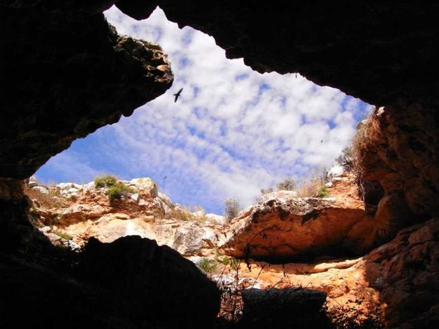 Murrawijinie Caves, Nullarbor, SA