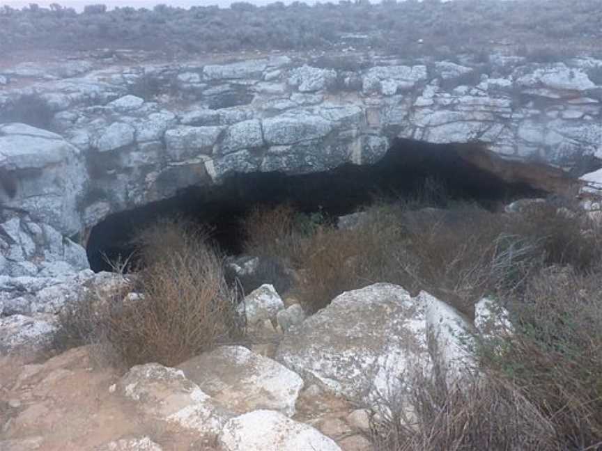 Murrawijinie Caves, Nullarbor, SA