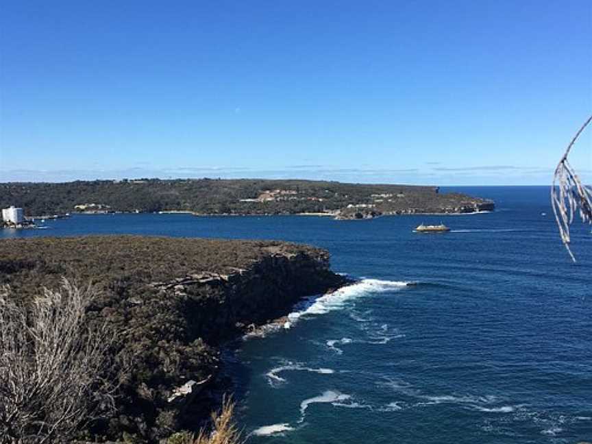 Grotto Point Lighthouse Walk, Clontarf, NSW