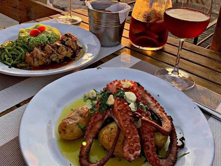 Abrolhos Octopus, Food & drink in Geraldton