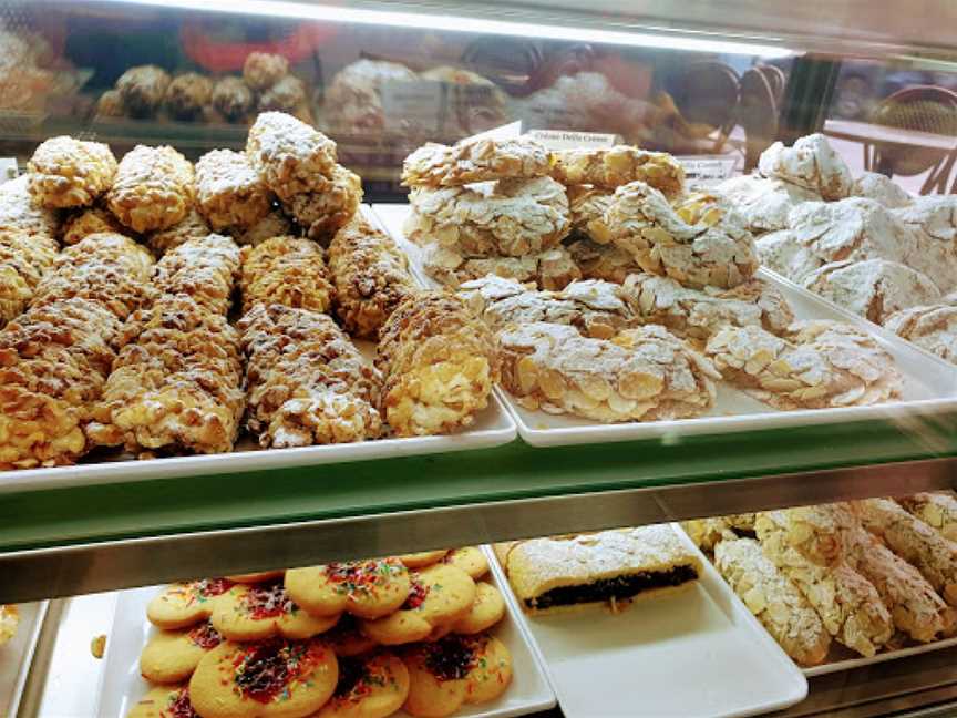 Cafe Creme Della Creme - Pies & Patisserie, Camden, NSW