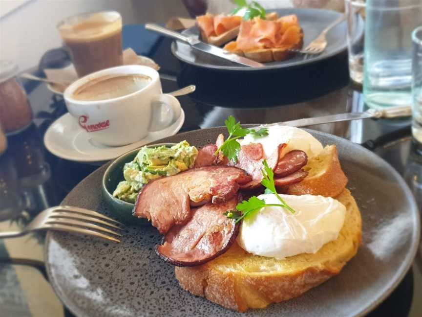 Pyrenees Pies & Takeaway, Avoca, VIC