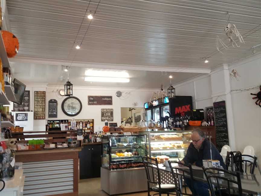 Lyrebird Courtyard Cafe, Foster, VIC