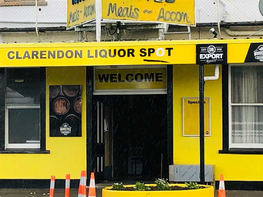 Clarendon Hotel - Clarendon Liquor Spot, Waverley, New Zealand