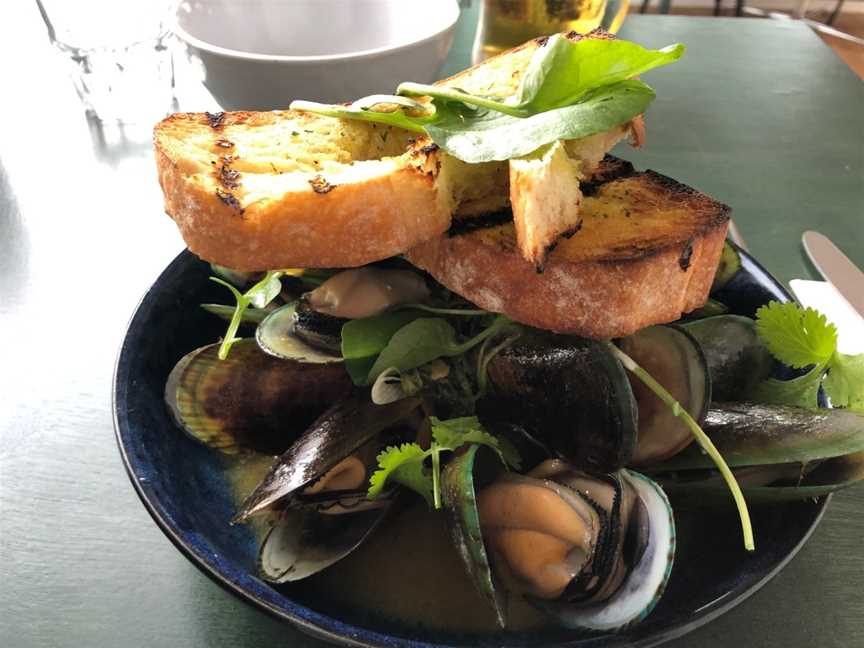 Smoky Pallet Freehouse, Whangamata, New Zealand