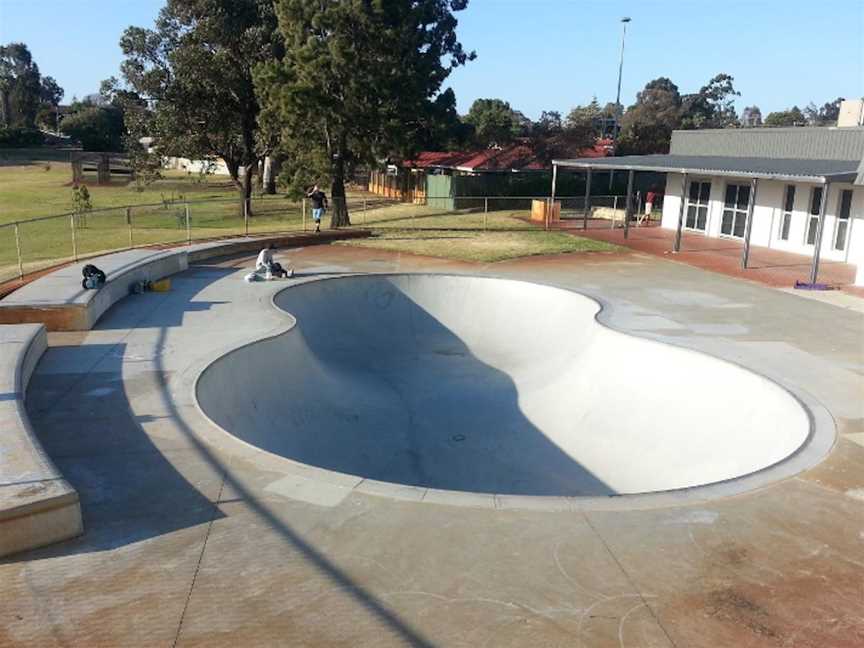 Hainsworth Park, Local Facilities in Girrawheen