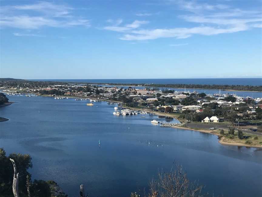 Lakes Mini Bus Charter & Tours, Lakes Entrance, VIC