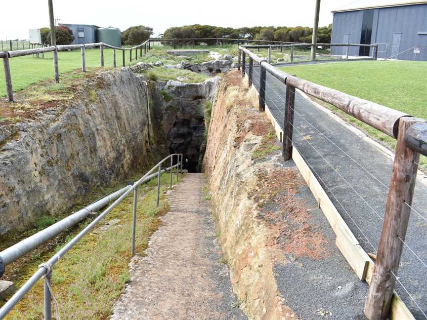 Kilsby Sinkhole Tours, Moorak, SA