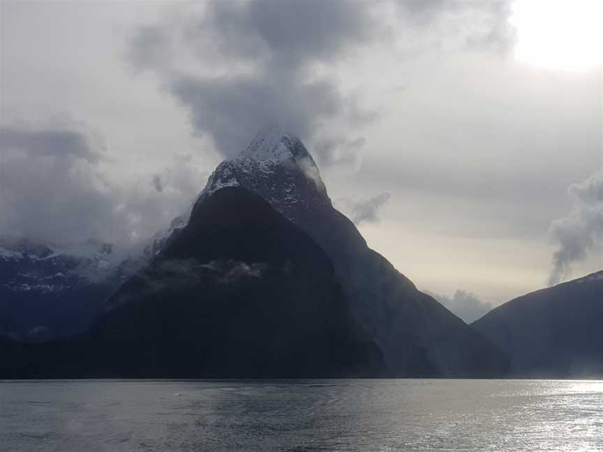 Milford Sound Piopiotahi Coach and Cruise, Te Anau, New Zealand