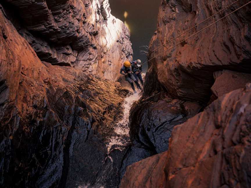 Weano Gorge Waterfall Abseil, Karijini National Park, class 6 restricted canyoning tour