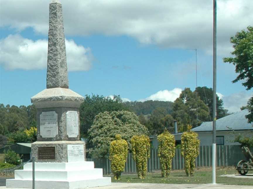 Railton Topiary Soldiers.jpg