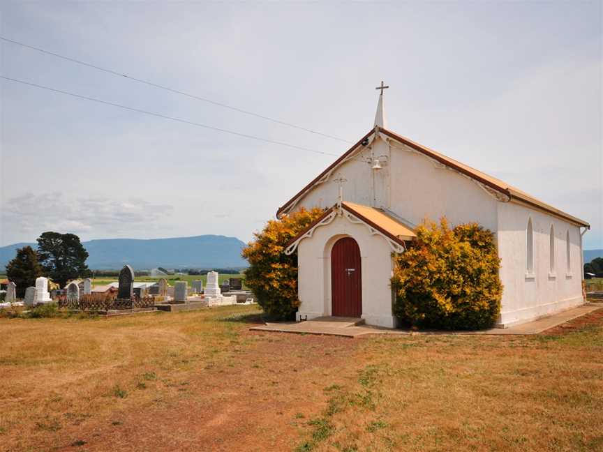 Church of the holy nativity Bishopsbourne.jpg