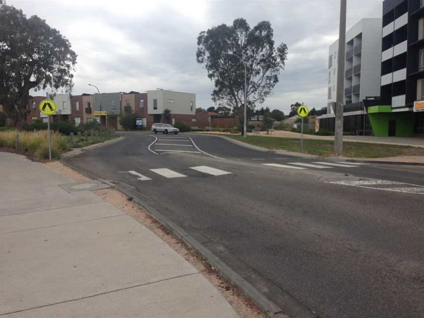 Thomas Brunton Parade, Roxburgh Park.jpg