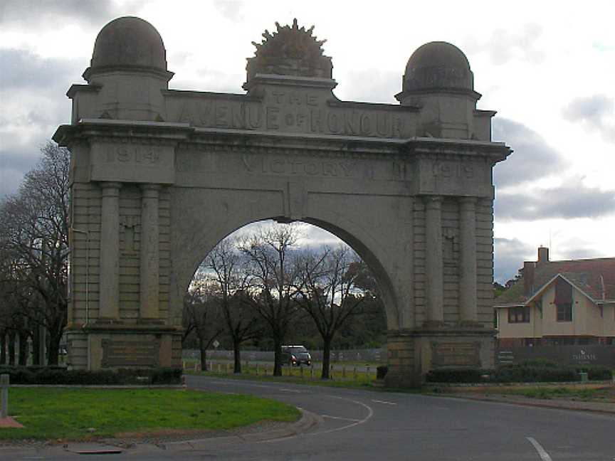 Arch of victory alfredton victoria.jpg