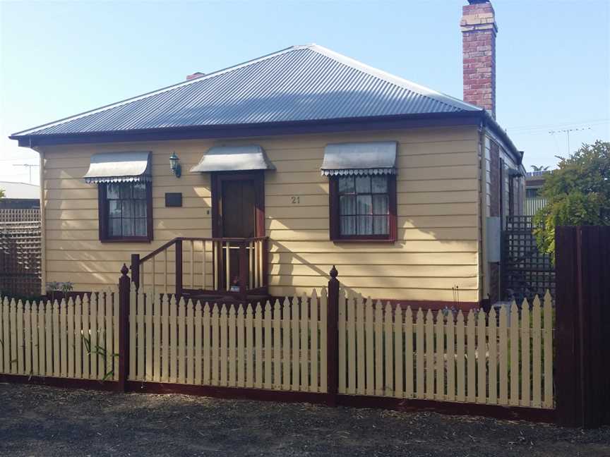 Prefabricated4roomweatherboardcladcottage C21 Brewongle Avenue Hamlyn Heights