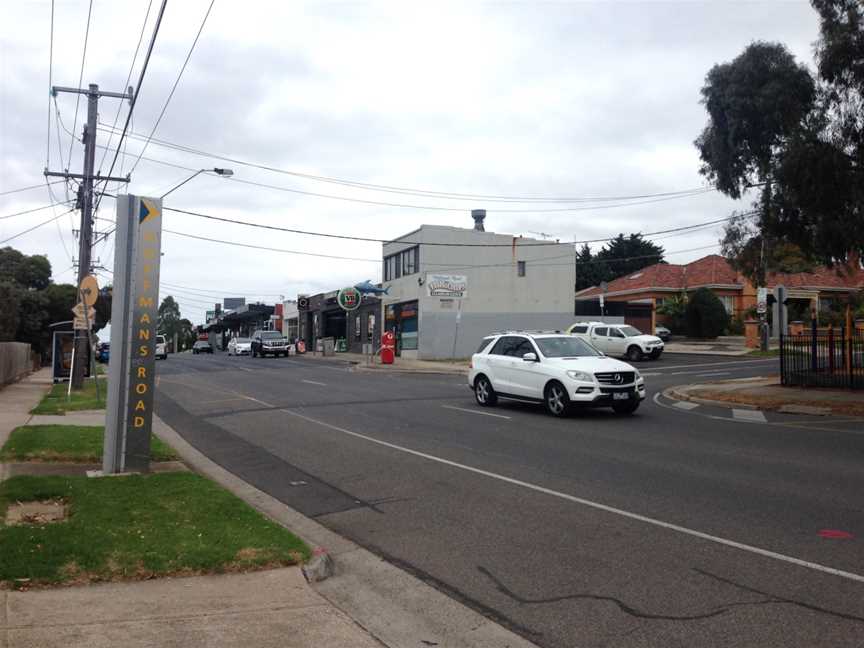 Hoffmans Road shops, Niddrie.jpg