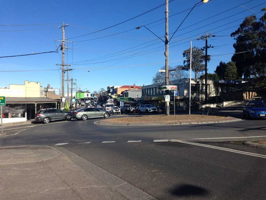 Belgrave roundabout traffic Burwood Highway.jpg