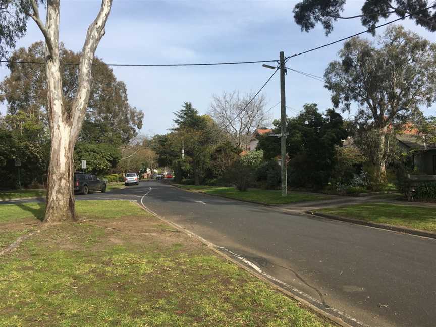 Glenard Drive, Ivanhoe East.jpg