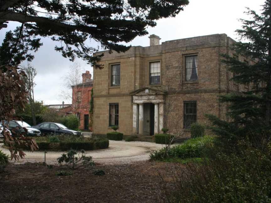 Lunan House