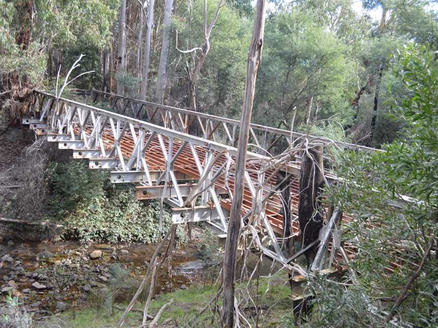 Clonbinane Sunday Creek Disused Bridge.JPG