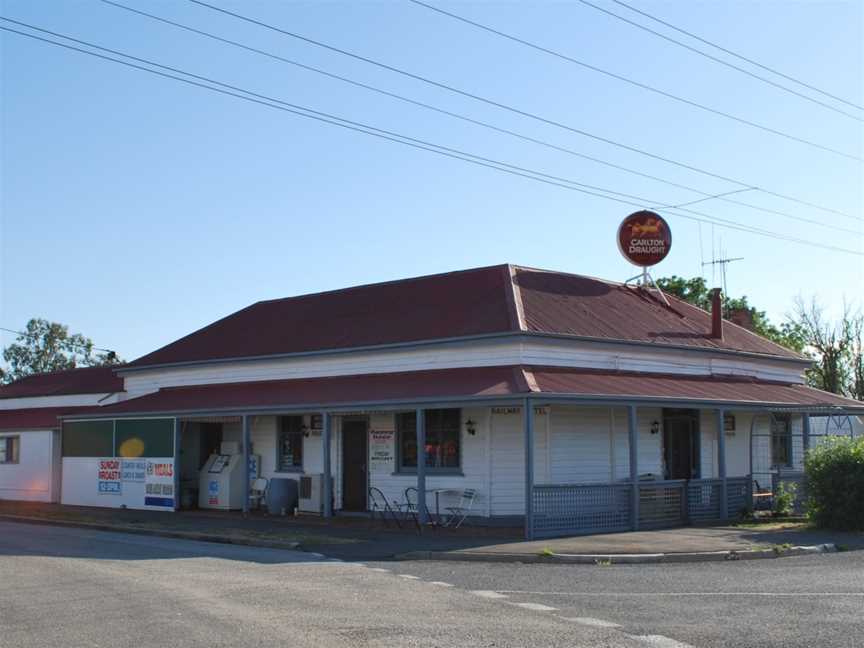 DingeeRailwayHotel.JPG