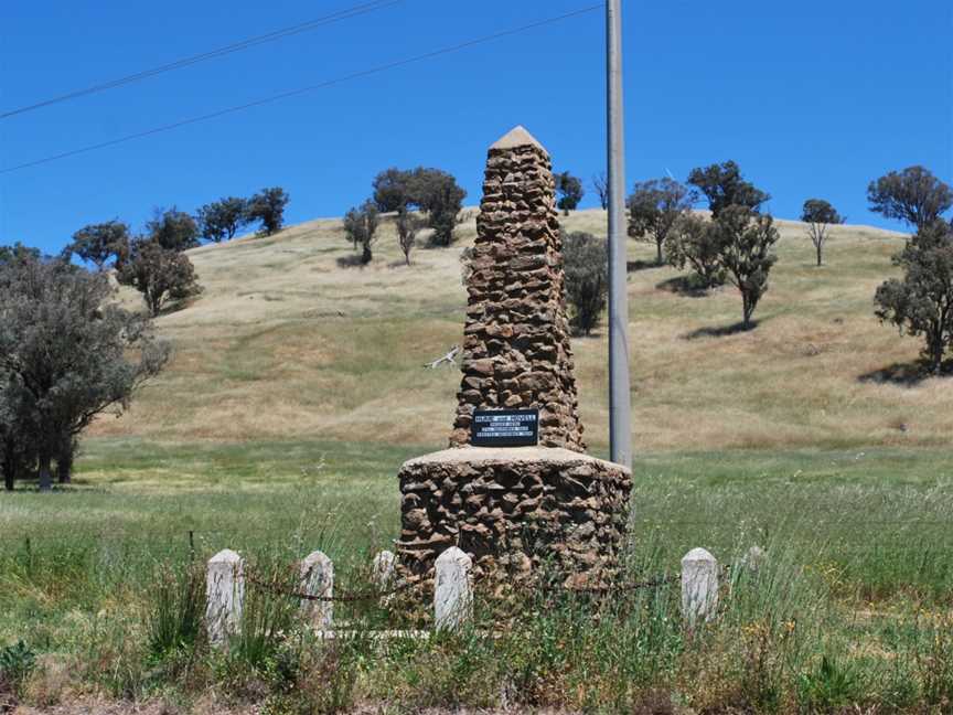 EbdenHume&HovellMemorial.JPG