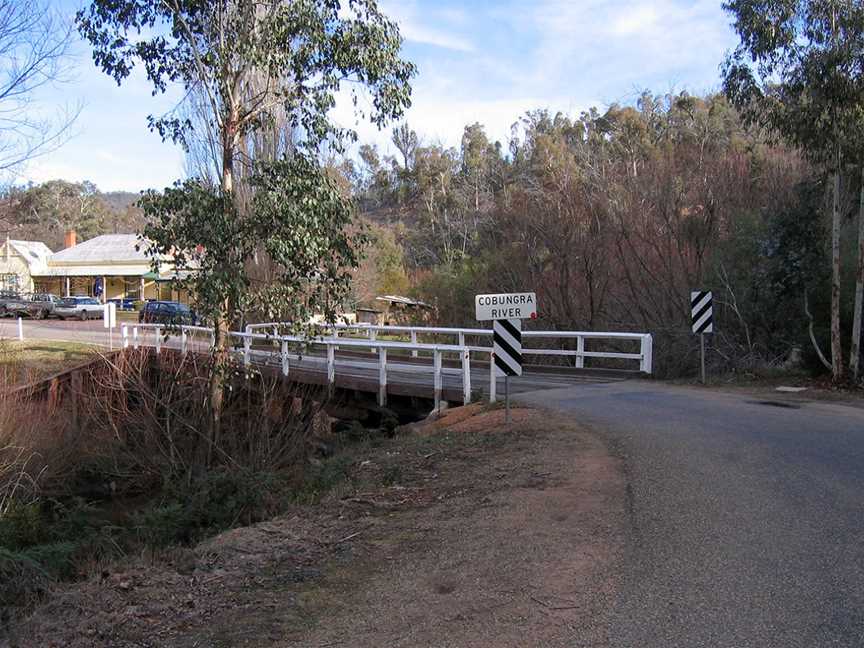 Omeo Hwy crossing the Cobungra River at Anglers Rest, Vic, jjron, 6.06.2009.jpg