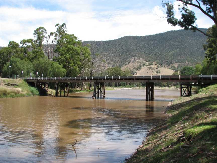 Licola Macalister River bridge.jpg