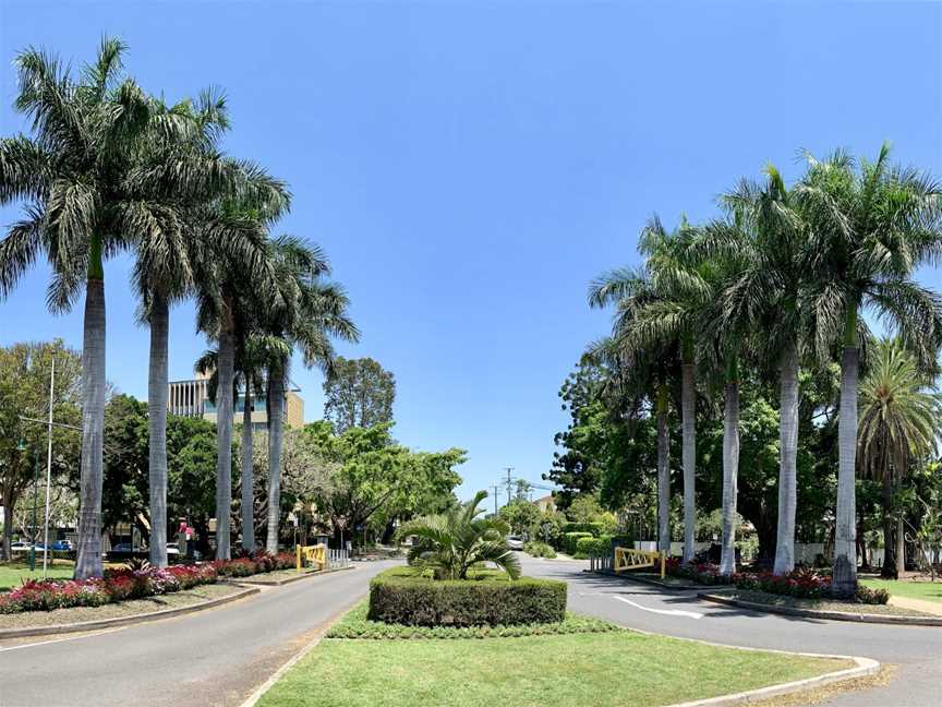 Vehicle entrance to New Farm Park, Queensland 02.jpg