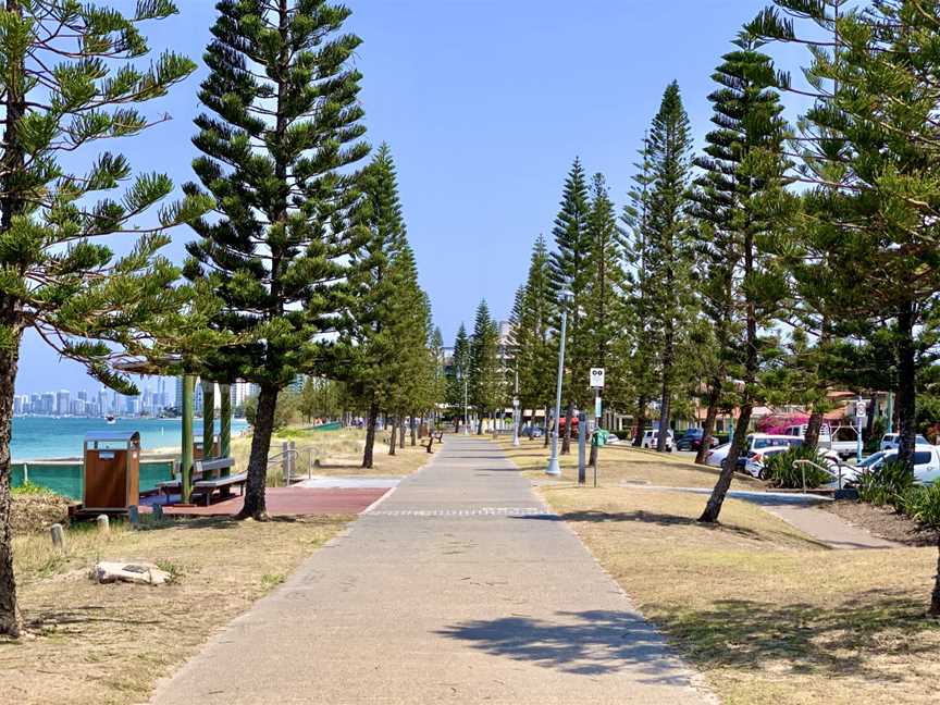 The Broadwater foreshore at Biggera Waters, Queensland.jpg