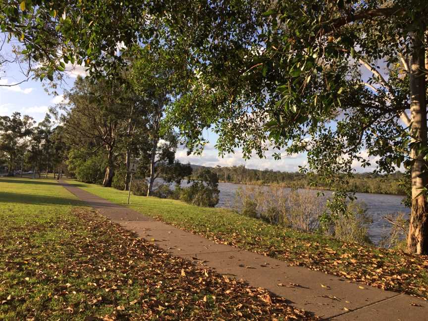 Parklandsandwalkwaysalong Brisbane Riverat Graceville02