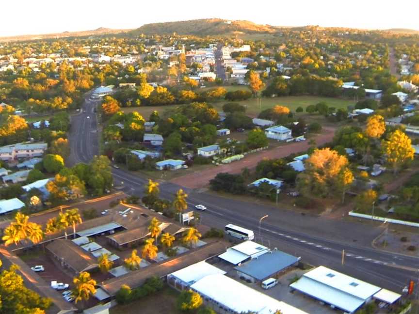 Charters Towers Aerial View - panoramio.jpg