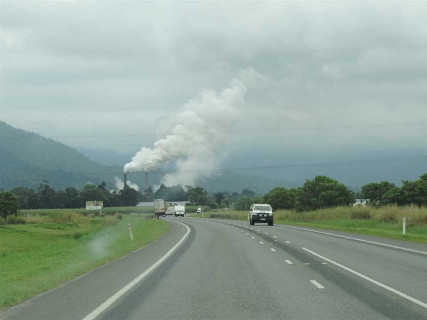 Approaching Tullyfromthesouthonthe Bruce Highway Cthesteamrisingisfromthe Tully Sugar Mill C2016