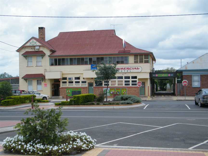 Commercial Hotel, Tara.jpg