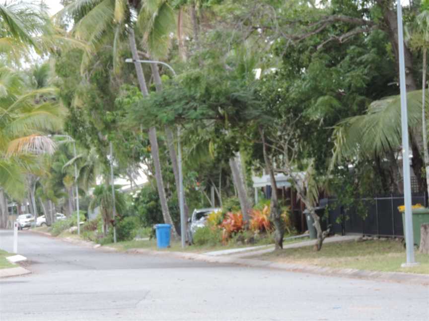 Lookingsouthalongtheesplanade CMachans Beach C201801