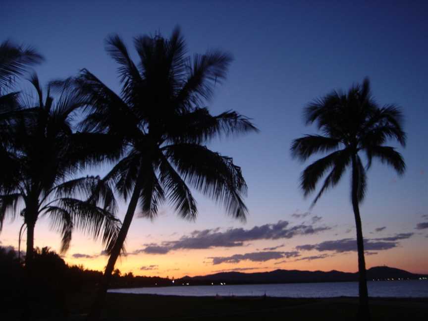 Dusk at Rowes Bay, Townsville.jpg