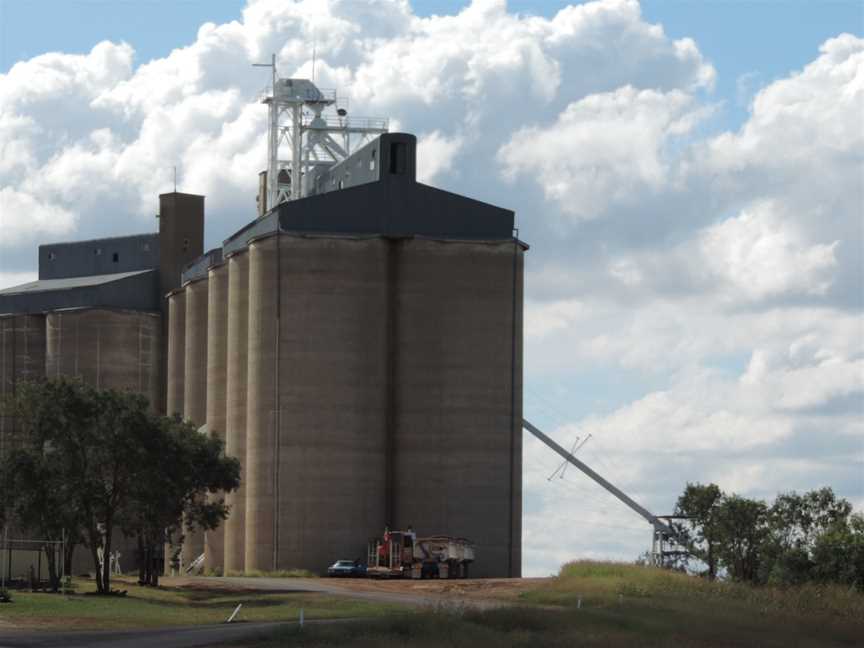 Gain silos, Wandoan, 2014.JPG