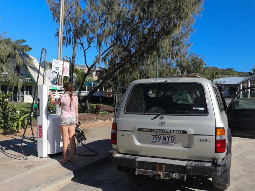 Australia CQueensland CFraser Island CEurong Cpetrolstation