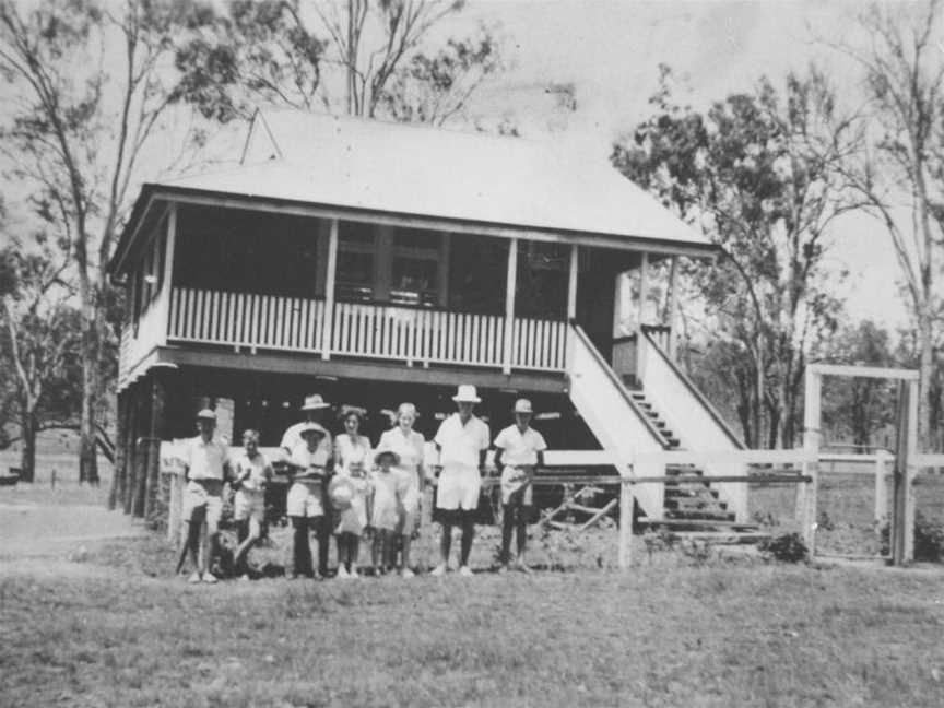 State Lib Qld2295991 Tennisplayersstandingoutside Oakview State School COakview C1946