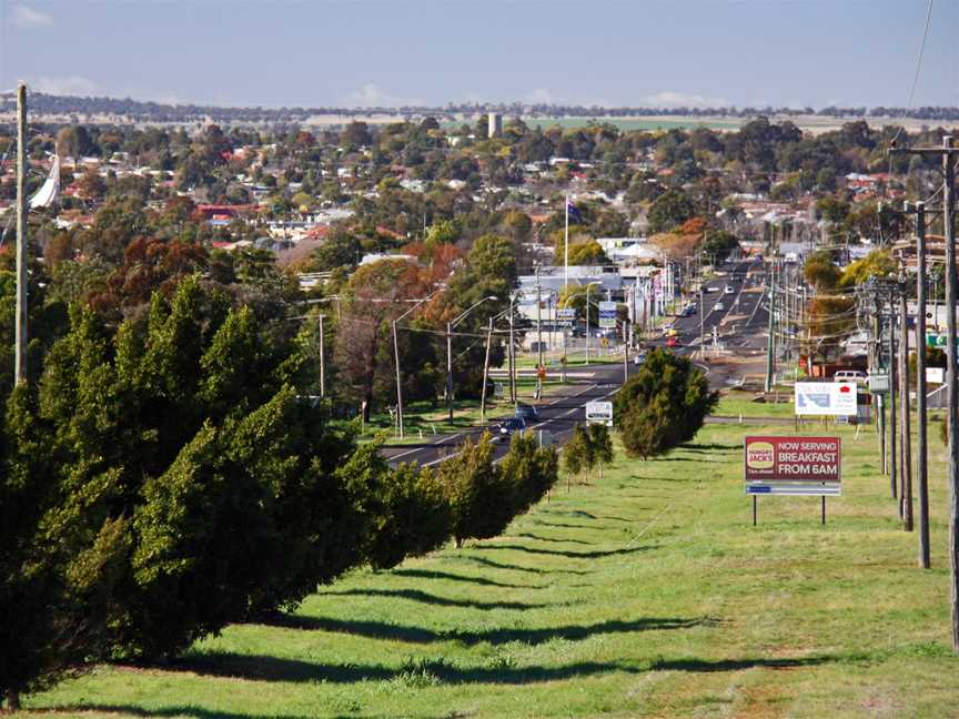 Overlooking Dubbo from the suburb of West Dubbo.jpg