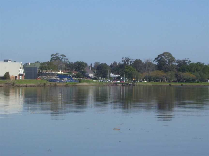 Raymond Terrace from Fitzgerald Bridge 02.jpg