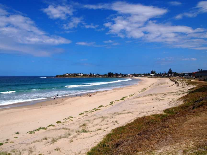 Warilla Beach - panoramio.jpg