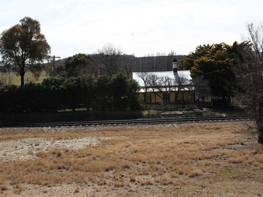 Burbong station house.jpg