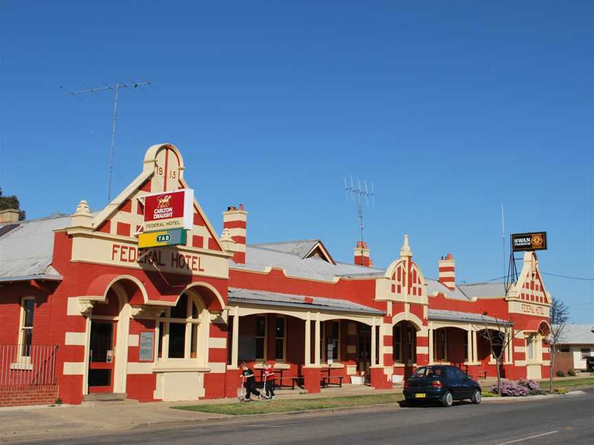 Berrigan Federal Hotel2