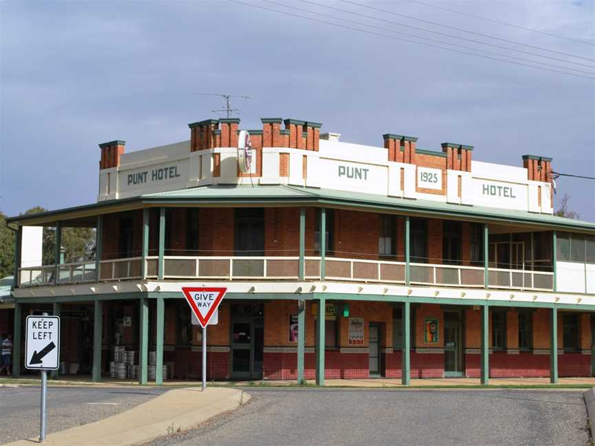 DarlingtonPointPuntHotel.JPG