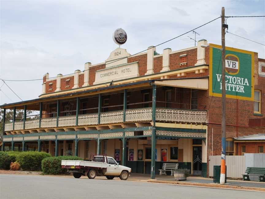 Barellan Commercial Hotel2