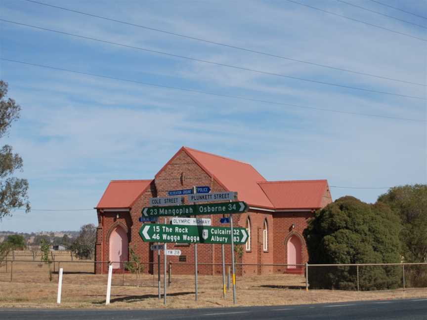 Yerong Creek Church& Signpost