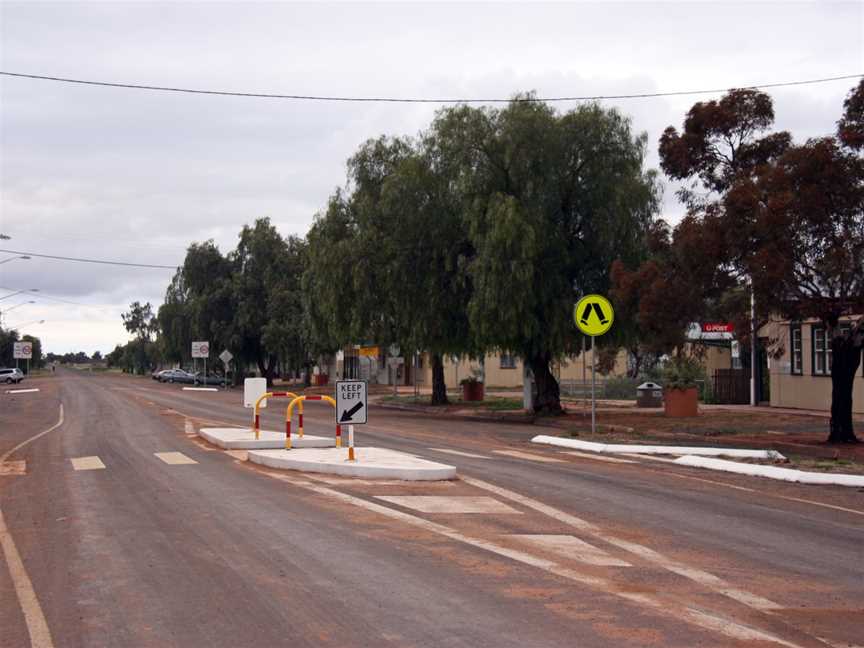 Cobb Highway in Ivanhoe.jpg