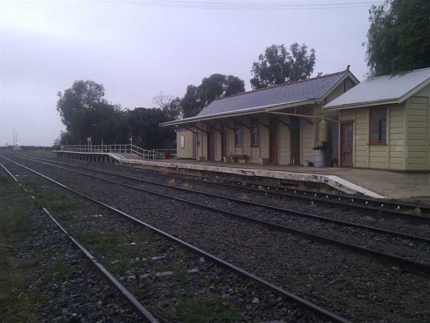 Ivanhoe NS WRail Station12011