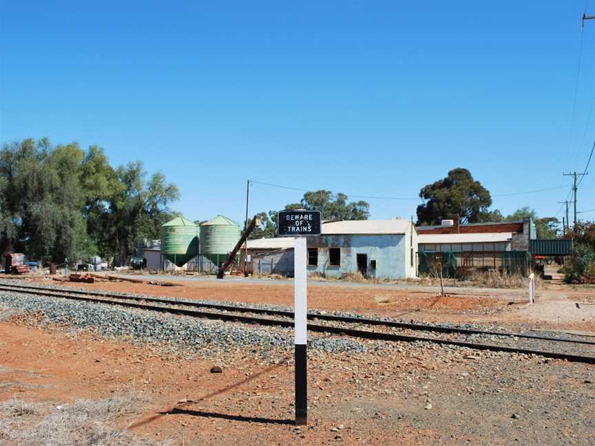 Tullibigeal Pedestrian Rail Crossing Sign